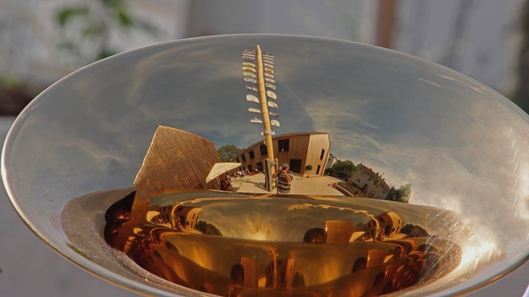 Maibaum in Tuba von Georg Schober Maibaum in Tuba von Georg Schober